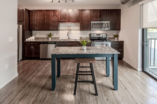 1HAB, 1BA - Isle Royale - ENDI Plaza