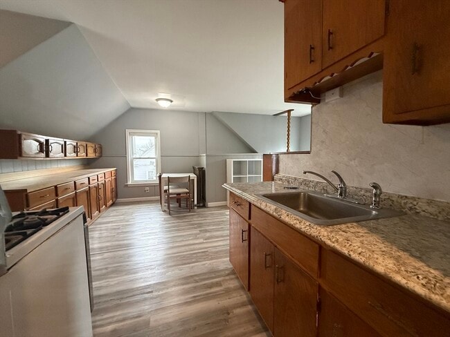 Photo - 30-32-32 Melrose St