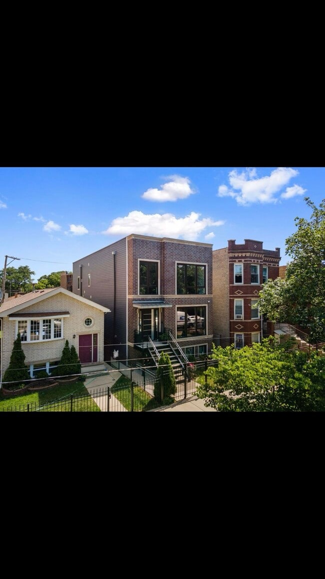 Building Photo - 4133 W Hirsch St Unit Apt 1