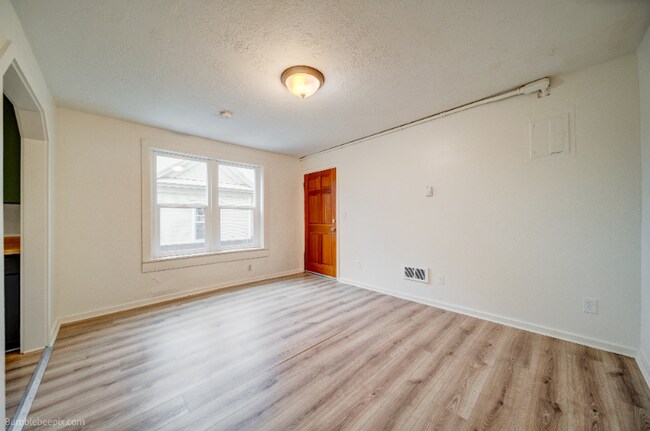 Photo - 802 Pine St Unidad 4