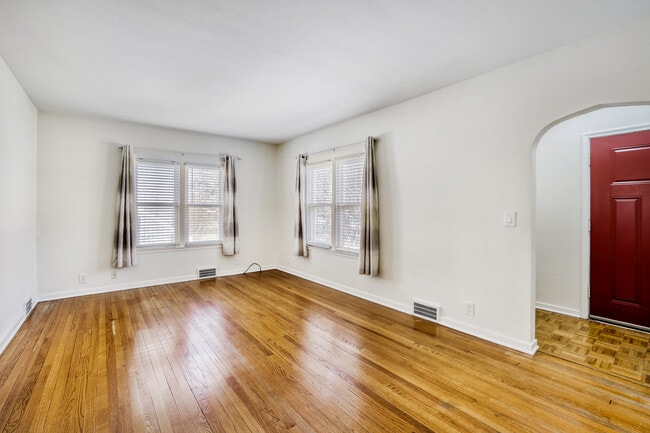 Photo - 626 N Hough St