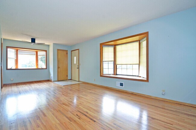 Photo - Beautiful 4-Bed, 2-Bath Home in Bloomington - Available Now!
