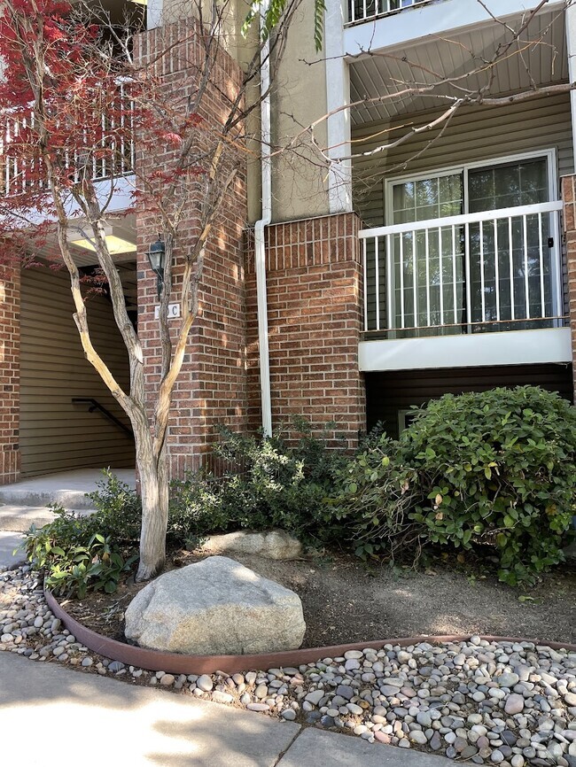 Building Photo - 150 S 800 E Unit TR Condo