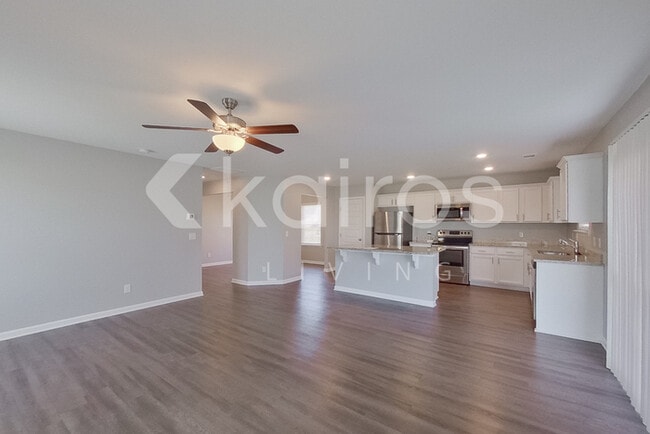 Photo - 210 Western Red Cedar Dr