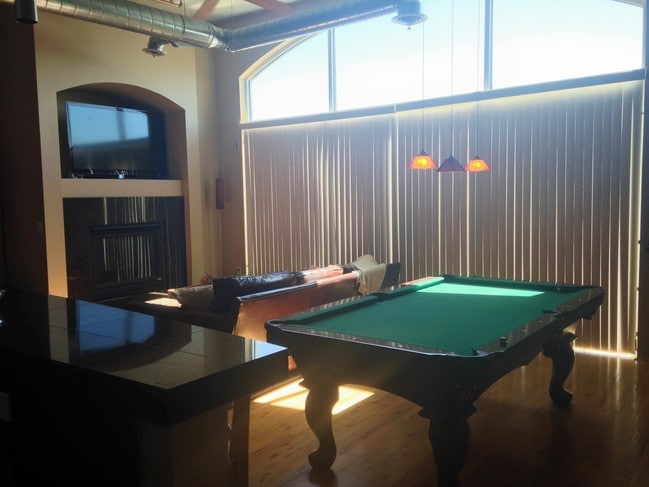 Living/dining room - 2899 Speer Blvd Unit 404