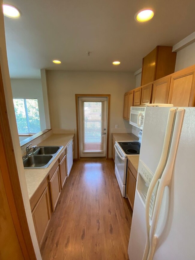 Photo - 1011 Bancroft St Unit 305