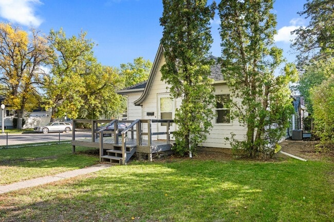 Photo - 402 Burlington Ave