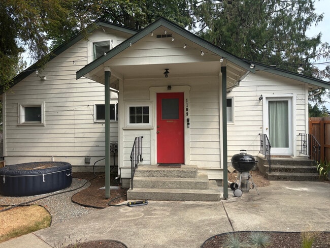 Building Photo - 1109 Shorewood Dr Rental