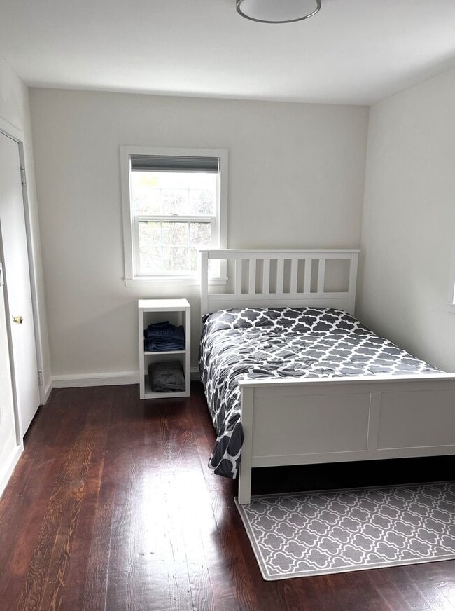 Photo - Fully Furnished- 2 bedroom/ 2 bathroom in ...