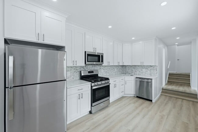 Photo - 547 42nd St Unit 2