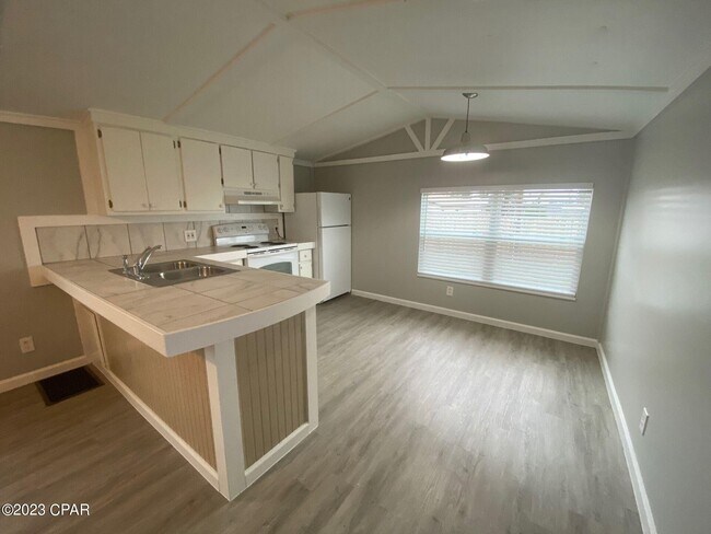 Photo - 4909 Lake Dr