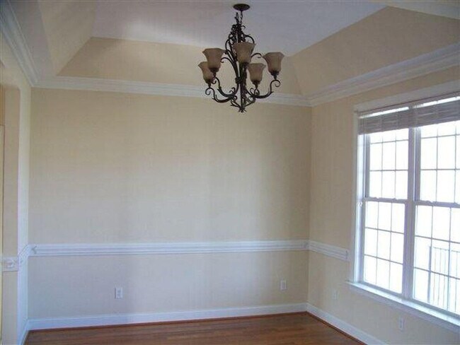 Photo - 3709 Stonehenge Ln W
