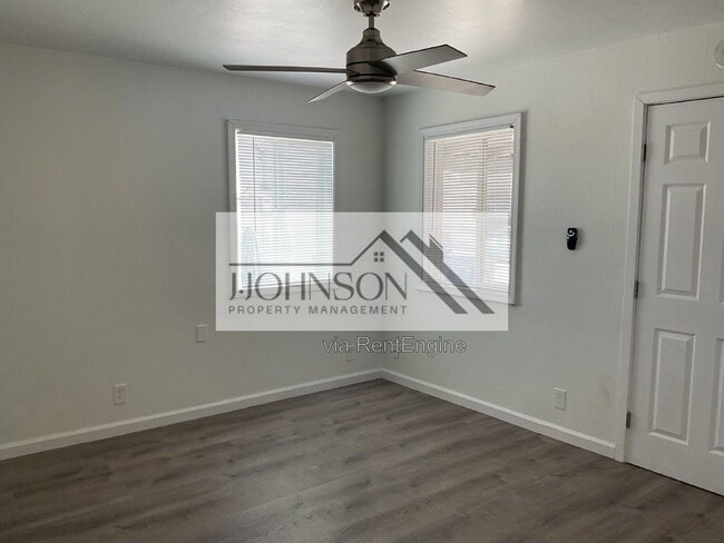 214 W Carlton Wy