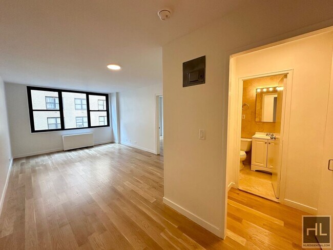 AMAZING STUDIO APARTMENT!! AMAZING DEAL! W... - AMAZING STUDIO APARTMENT!! AMAZING DEAL! W... Unit 8G