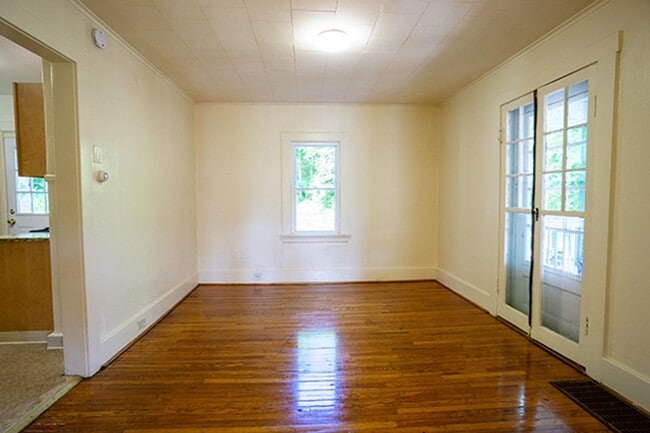 Photo - 948 Ackerman Ave