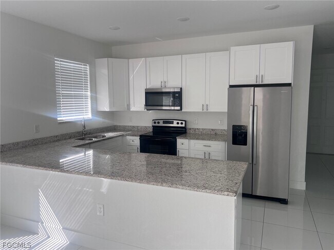 Photo - 970 Lakeside Dr