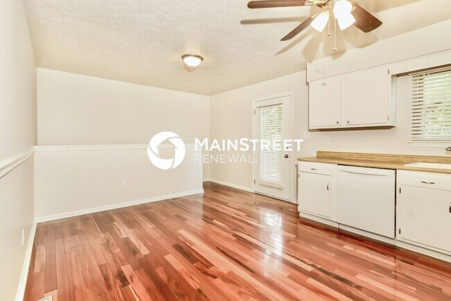 Photo - 3 Bedroom Pet-Friendly Home in LOUISVILLE,...