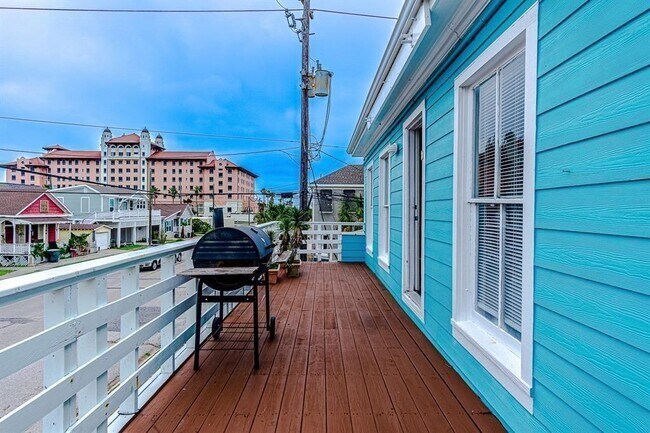 Photo - 2102 Avenue O 1/2