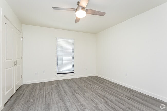 2BR, 2.5BA - 1,100SF