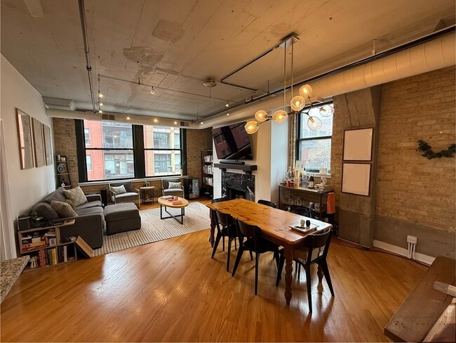 Photo - 411 W Ontario St Unit 528