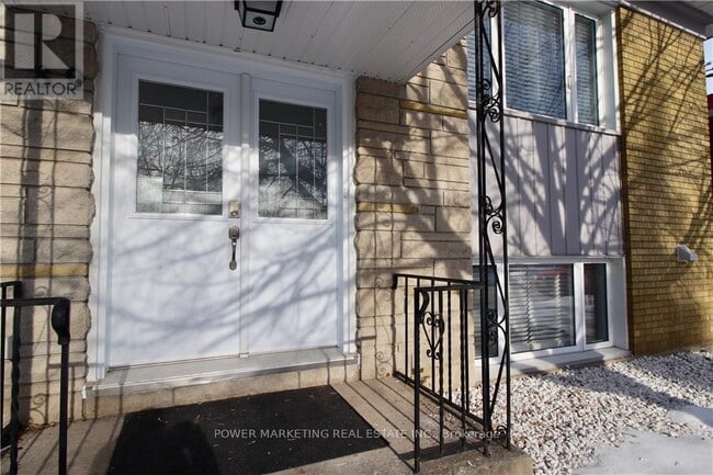 Photo - 89 Carillon St