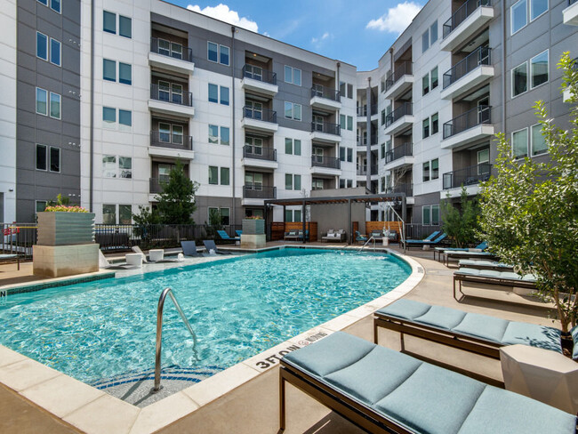 880 LYN Apartments - Irving, TX | ForRent.com