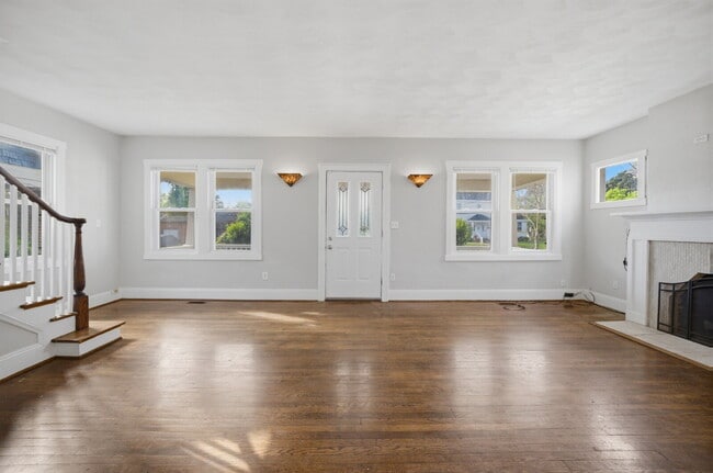 Photo - GORGEOUS 4 BED, 2.5 BATH HOME FOR RENT IN NORFOLK!