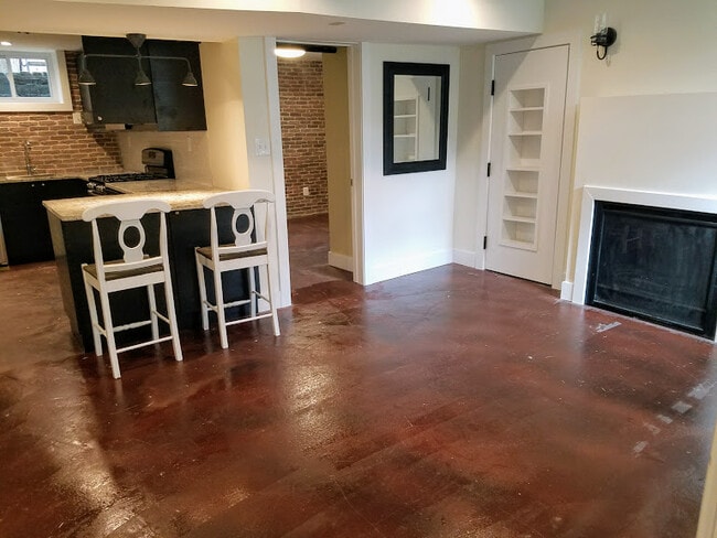 Building Photo - 7432 Piney Branch Rd Unit apartment B