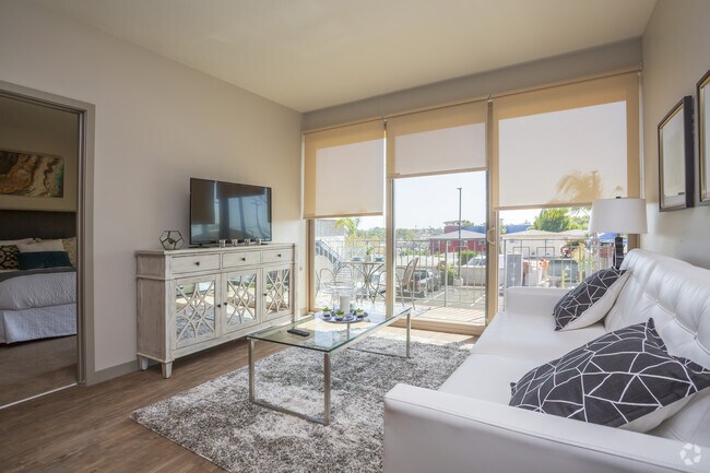 2 BR, 2 BA - 880 SF
