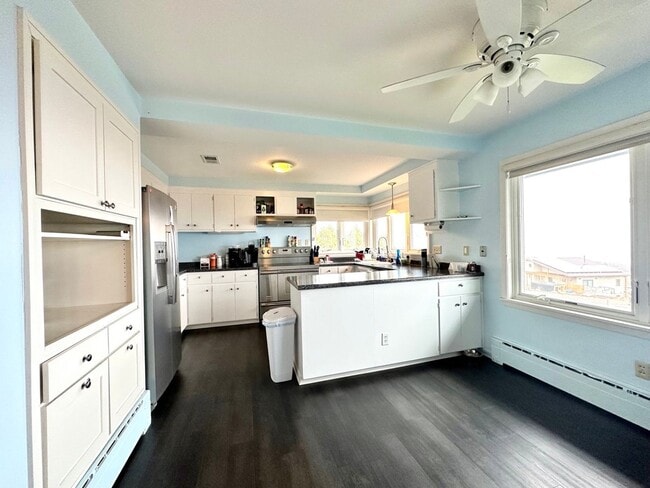 Photo - AVAILABLE Aug. 1 - 4 BEDROOM 3 BATHROOM - GORGEOUS LAKE VIEWS