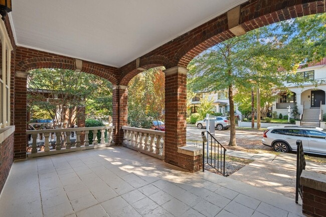 Photo - 2814 Bellevue Terrace NW