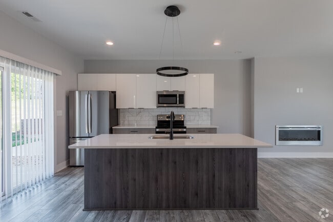 Kitchen counter/cabinets