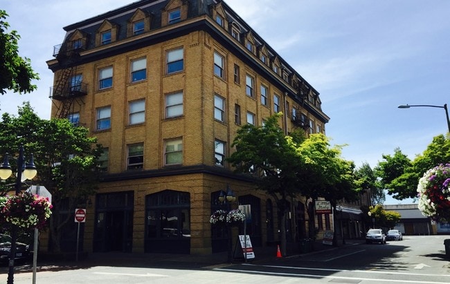 The Chandler Apartments - The Chandler Apartments