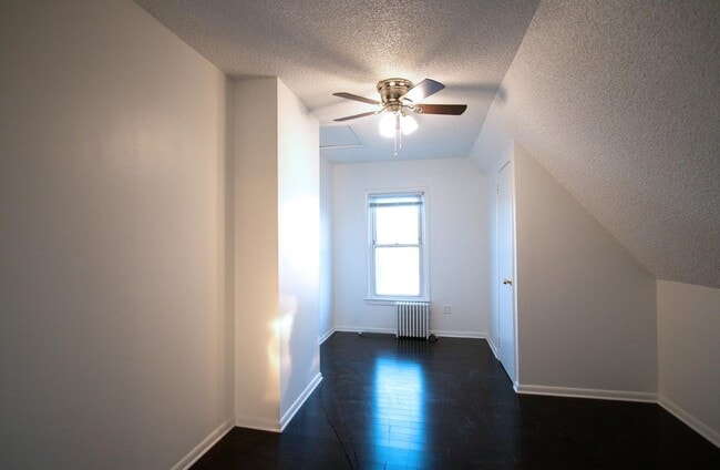 Photo - 26 E 32nd St Unidad 3L