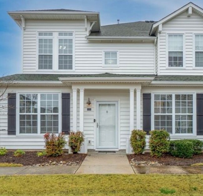 Beautiful 3BD/2.5BA 2 story condo w/commun... - Beautiful 3BD/2.5BA 2 story condo w/commun...