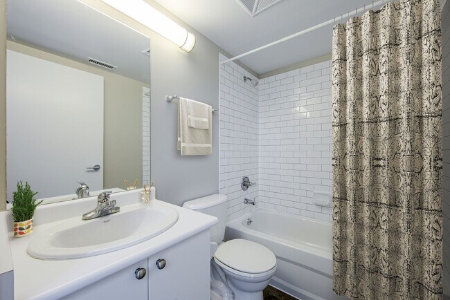 Photo - 88 Spadina Rd