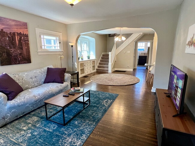 Photo - 232 E 10th St