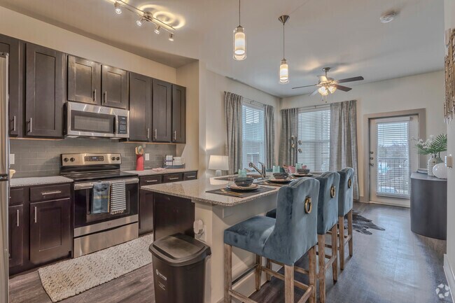 2BR, 2BA - 930 SF B1 - Kitchen
