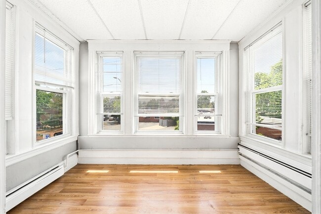 Photo - 30 Irwin St Unit 3