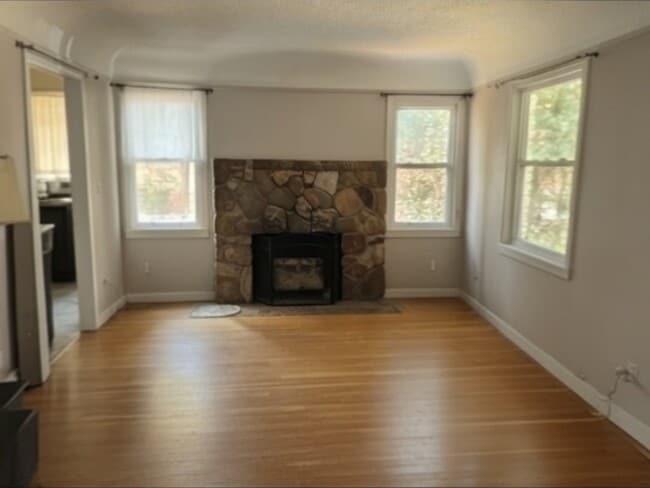 Building Photo - 612 E Juanita Ave