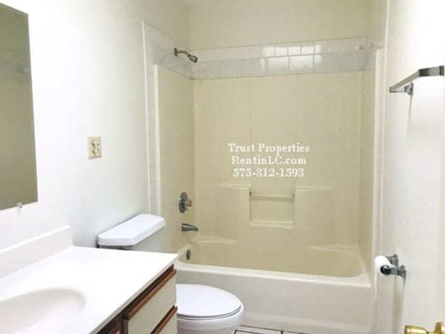 Building Photo - 1345 Branson Ave Unit 8B