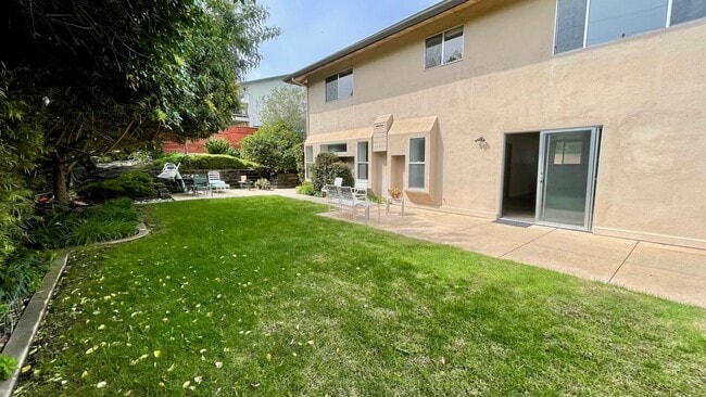 298 Country Club Dr