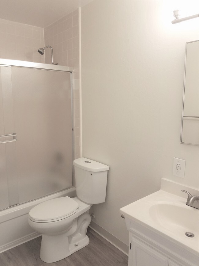 2 bed, 1.5 bath townhome!