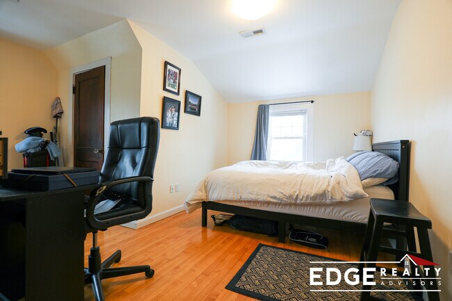 Photo - 34 Bentley St Unit 1