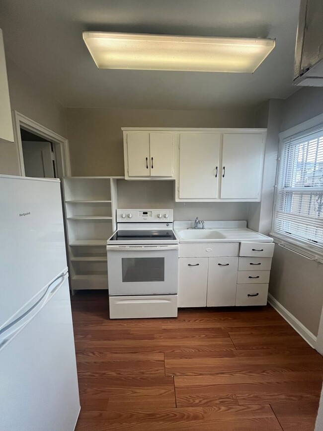 Photo - 409 Laverne Ave