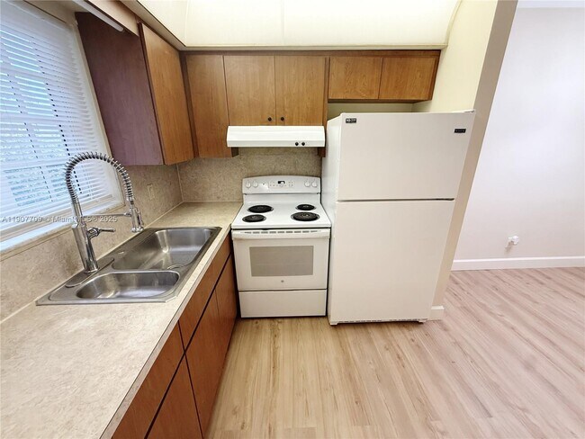 Photo - 216 SW 10th St Unit 2