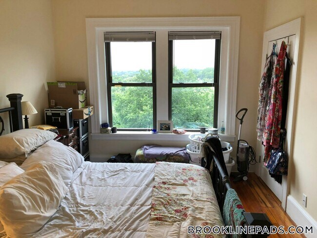 Photo - 1463 Beacon St Unit 3