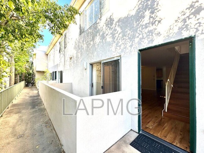 Photo - 12251 Moorpark St