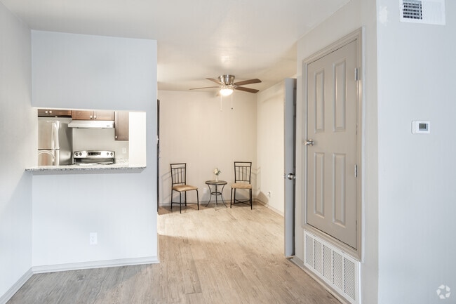 1BR, 1BA - 660SF
