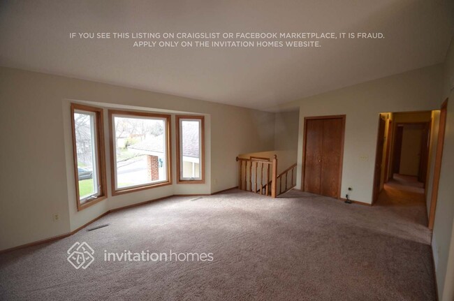 2416 Crestmount Ln